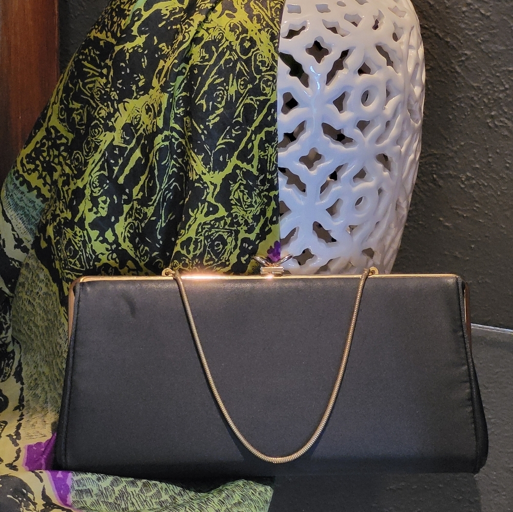 Ande' Vintage 60s Black And Gold Fabric Clutch